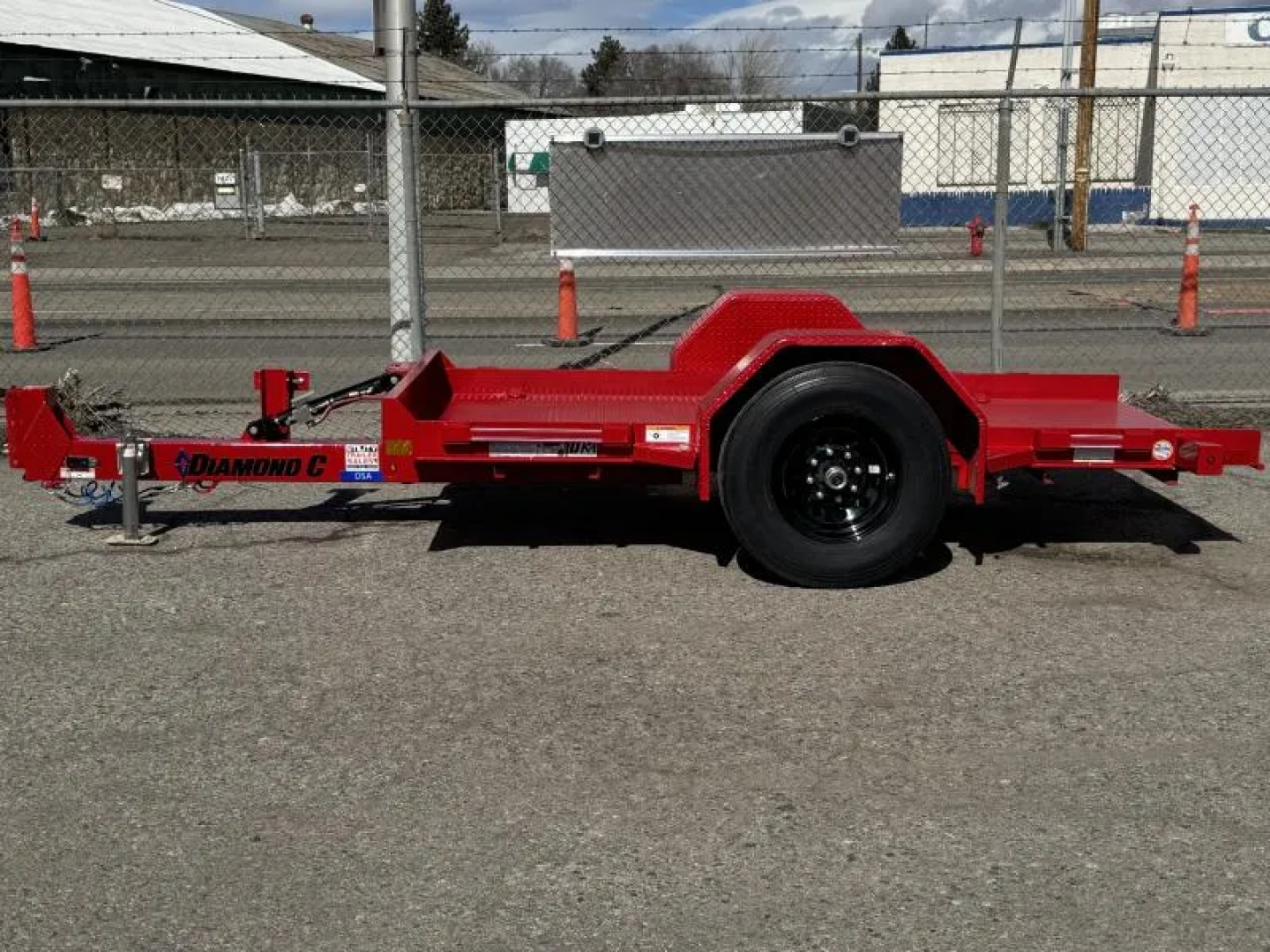 New 2026 Diamond C DSA 59"x10' - 7K Scissor Lift Tilt Trailer