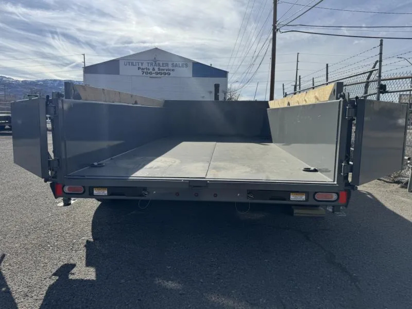 New 2027 Diamond C LPT 14' 7 GA. - 15.5K Telescopic Dump Trailer