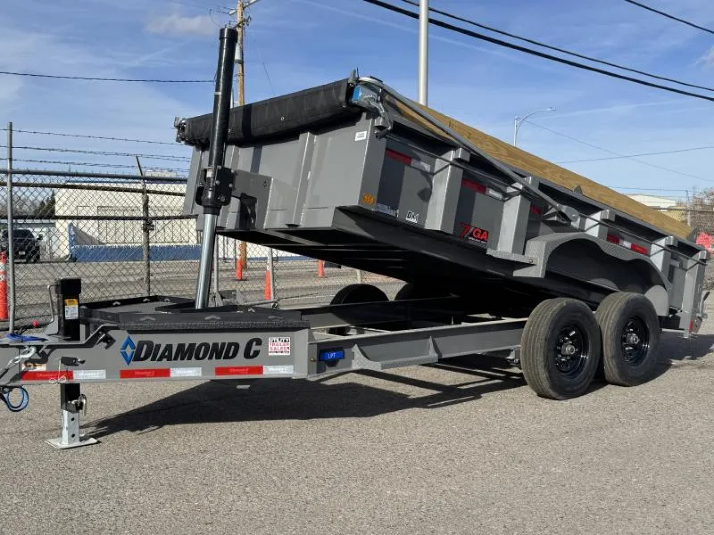 New 2027 Diamond C LPT 14' 7 GA. - 15.5K Telescopic Dump Trailer
