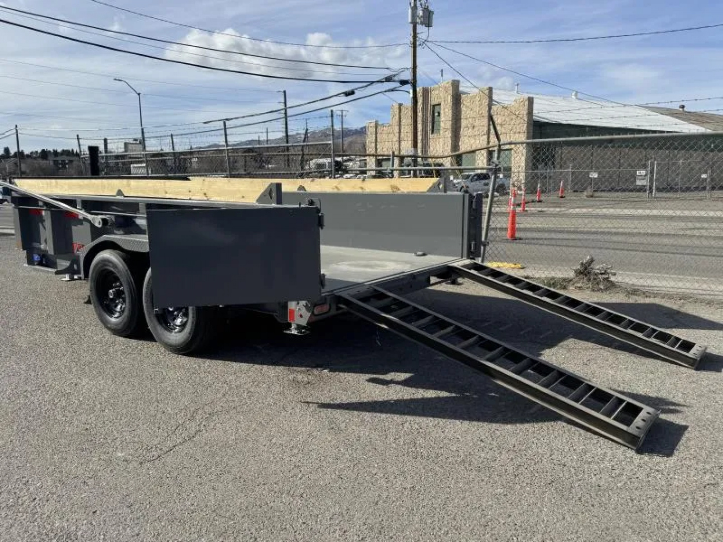 New 2027 Diamond C LPT 14' 7 GA. - 15.5K Telescopic Dump Trailer