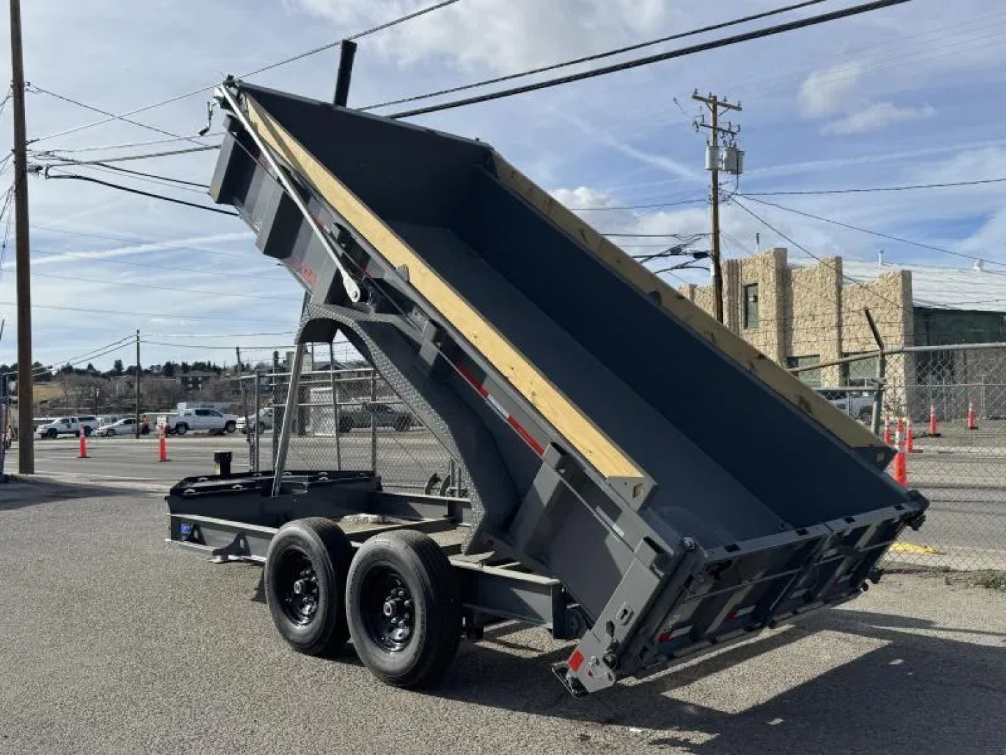 New 2027 Diamond C LPT 14' 7 GA. - 15.5K Telescopic Dump Trailer