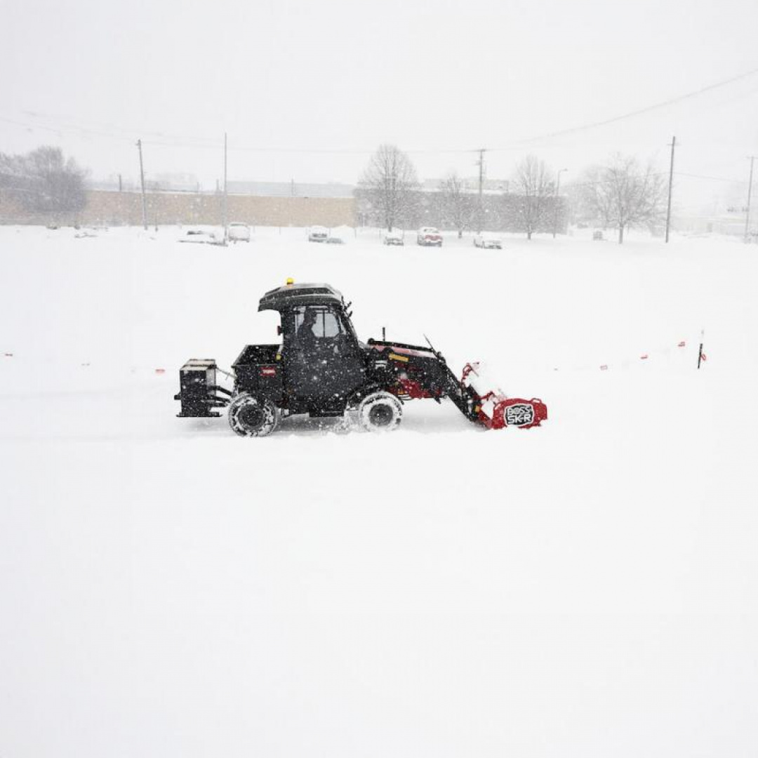 New BXP16408 - BOSS SNOWPLOW BOX PLOW W/RUBBER CUTTING EDGE 8'