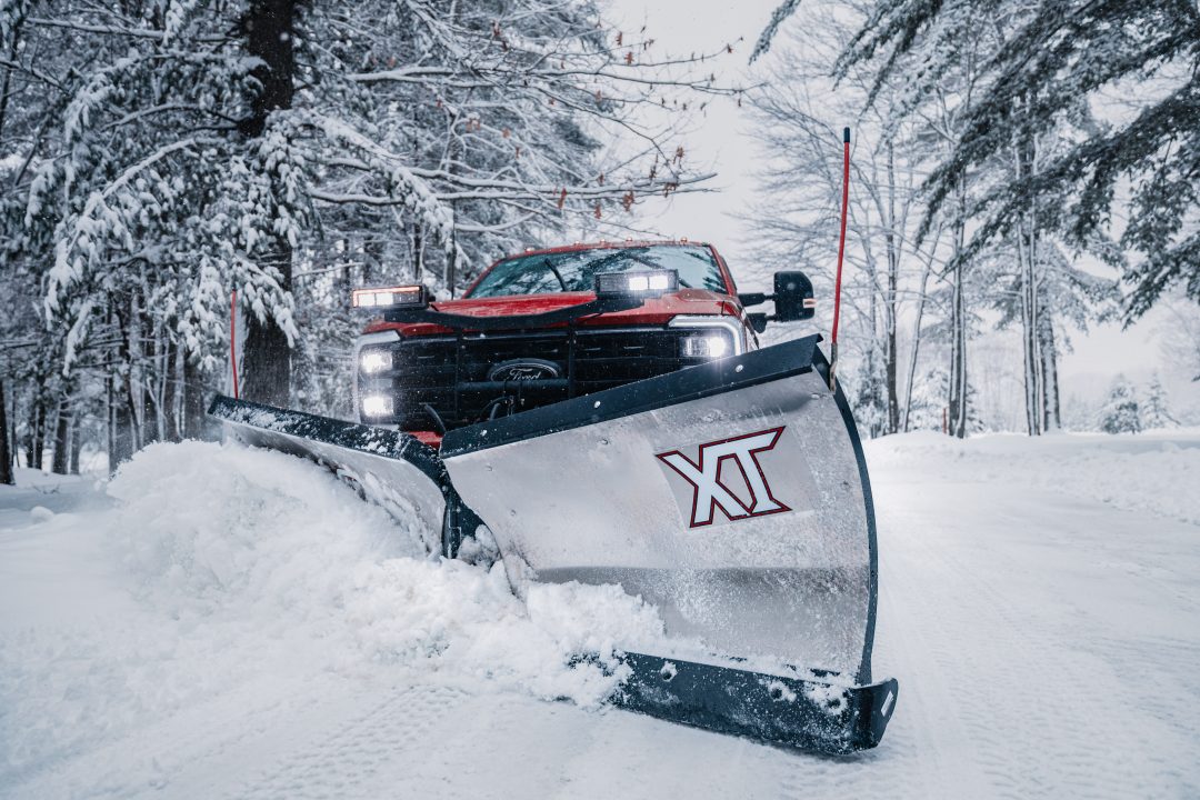 New MSC18782 - BOSS SNOWPLOW RT3 8'2'' STAINLESS V-XT V-PLOW with Cold Front