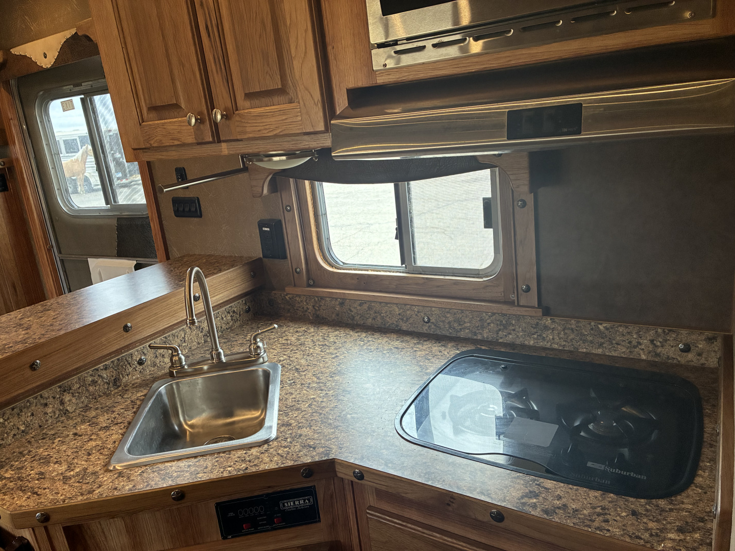 Used 2015 Featherlite Trailers 2H LQ Horse Trailer
