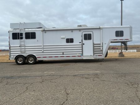 Used 2015 Featherlite Trailers 2H LQ Horse Trailer