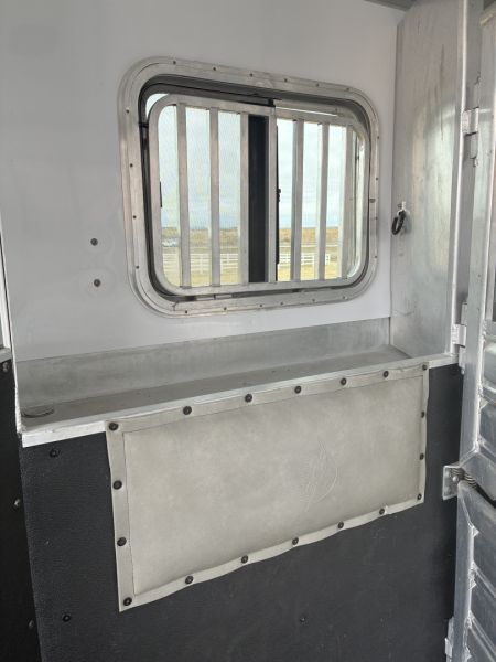 Used 2015 Featherlite Trailers 2H LQ Horse Trailer