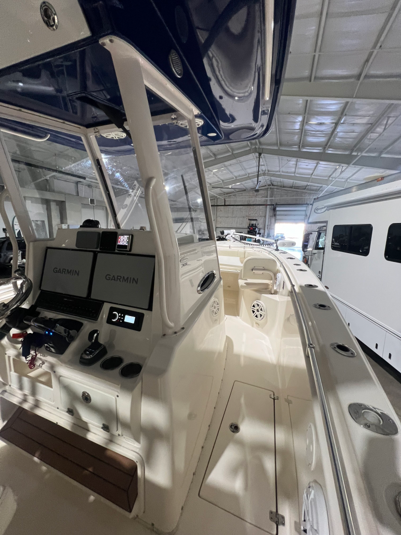 Used 2018 Cobia 30' Center Console Boat