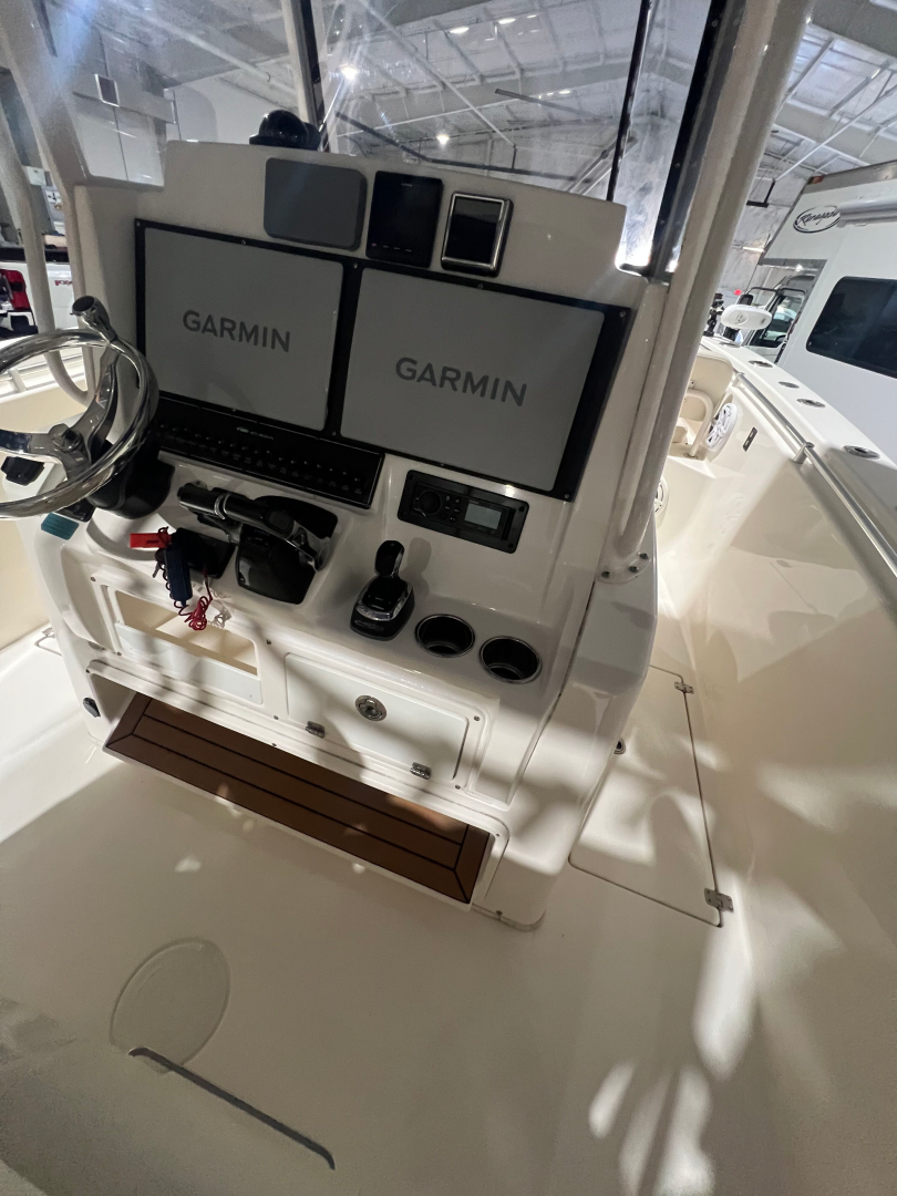 Used 2018 Cobia 30' Center Console Boat