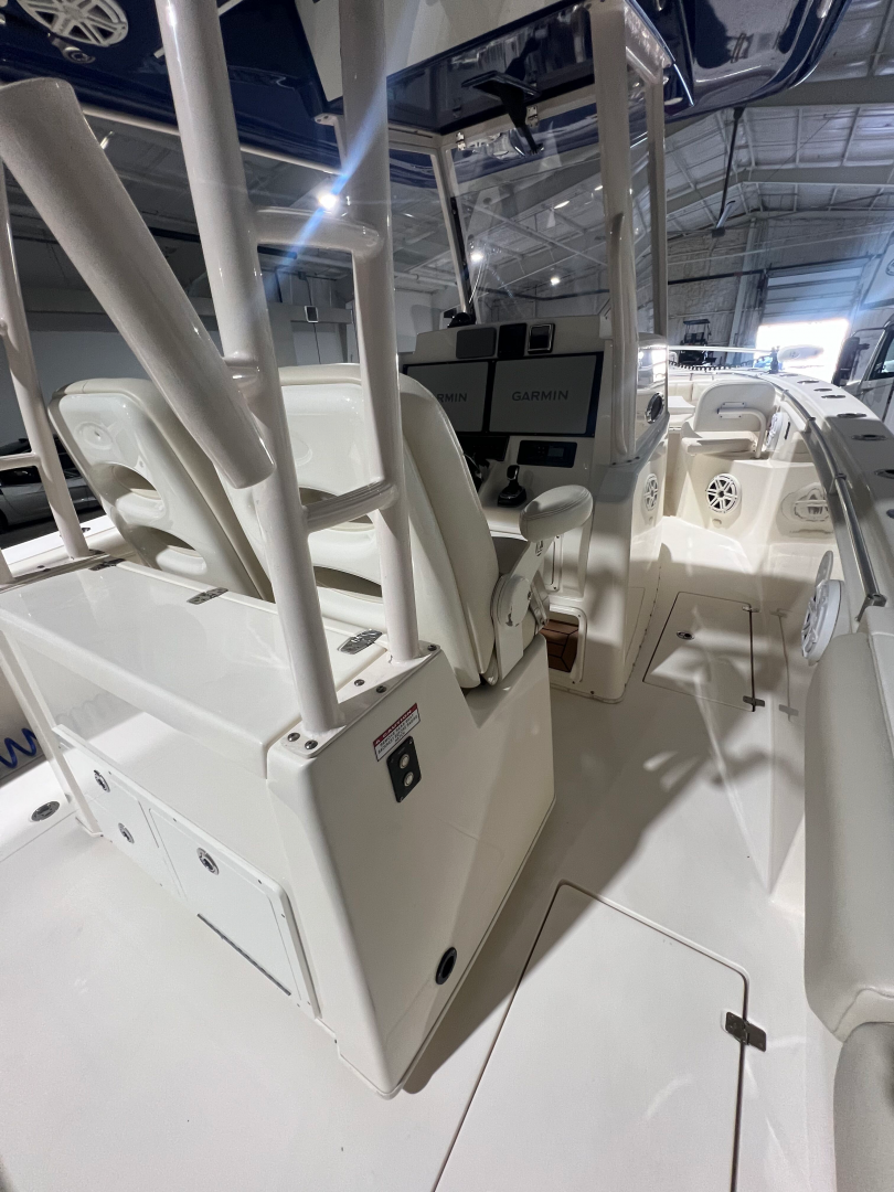 Used 2018 Cobia 30' Center Console Boat
