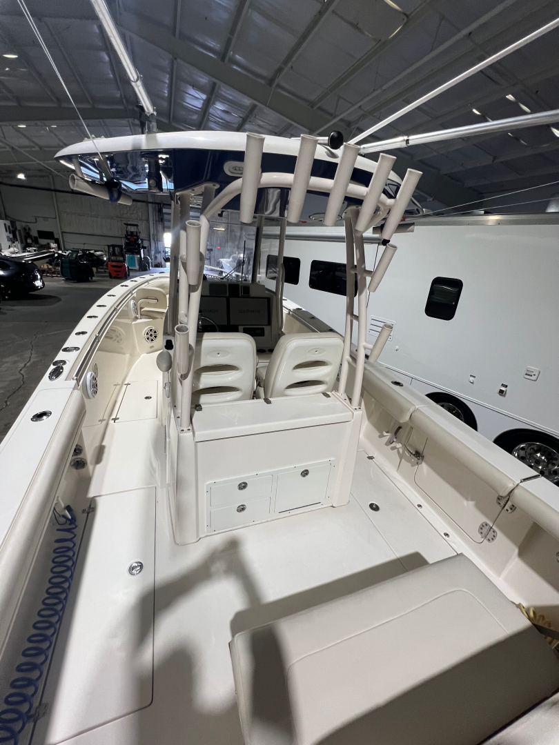 Used 2018 Cobia 30' Center Console Boat