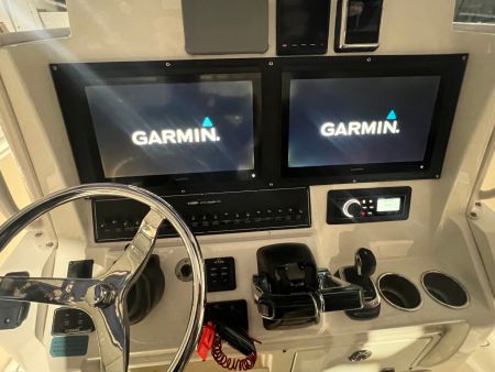 Used 2018 Cobia 30' Center Console Boat