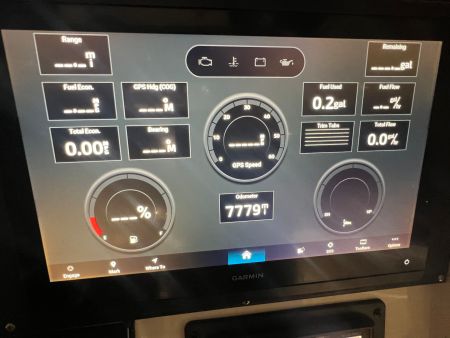 Used 2018 Cobia 30' Center Console Boat