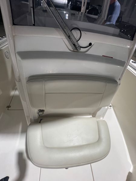 Used 2018 Cobia 30' Center Console Boat