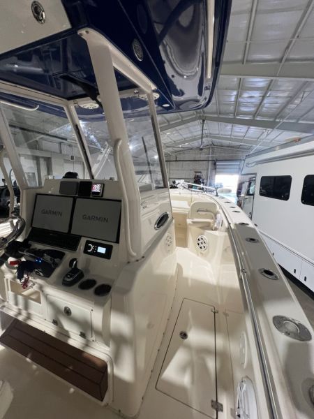 Used 2018 Cobia 30' Center Console Boat