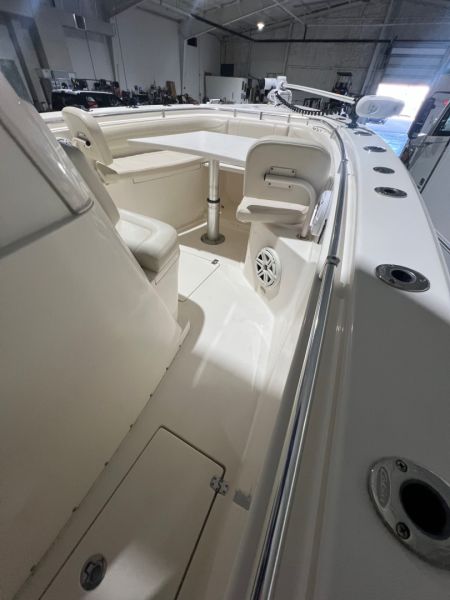 Used 2018 Cobia 30' Center Console Boat