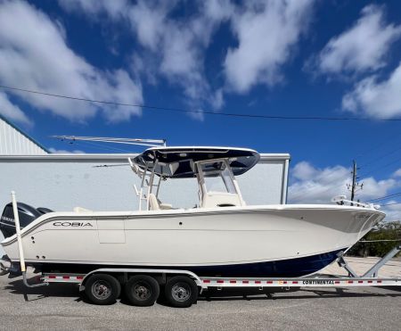 Used 2018 Cobia 30' Center Console Boat