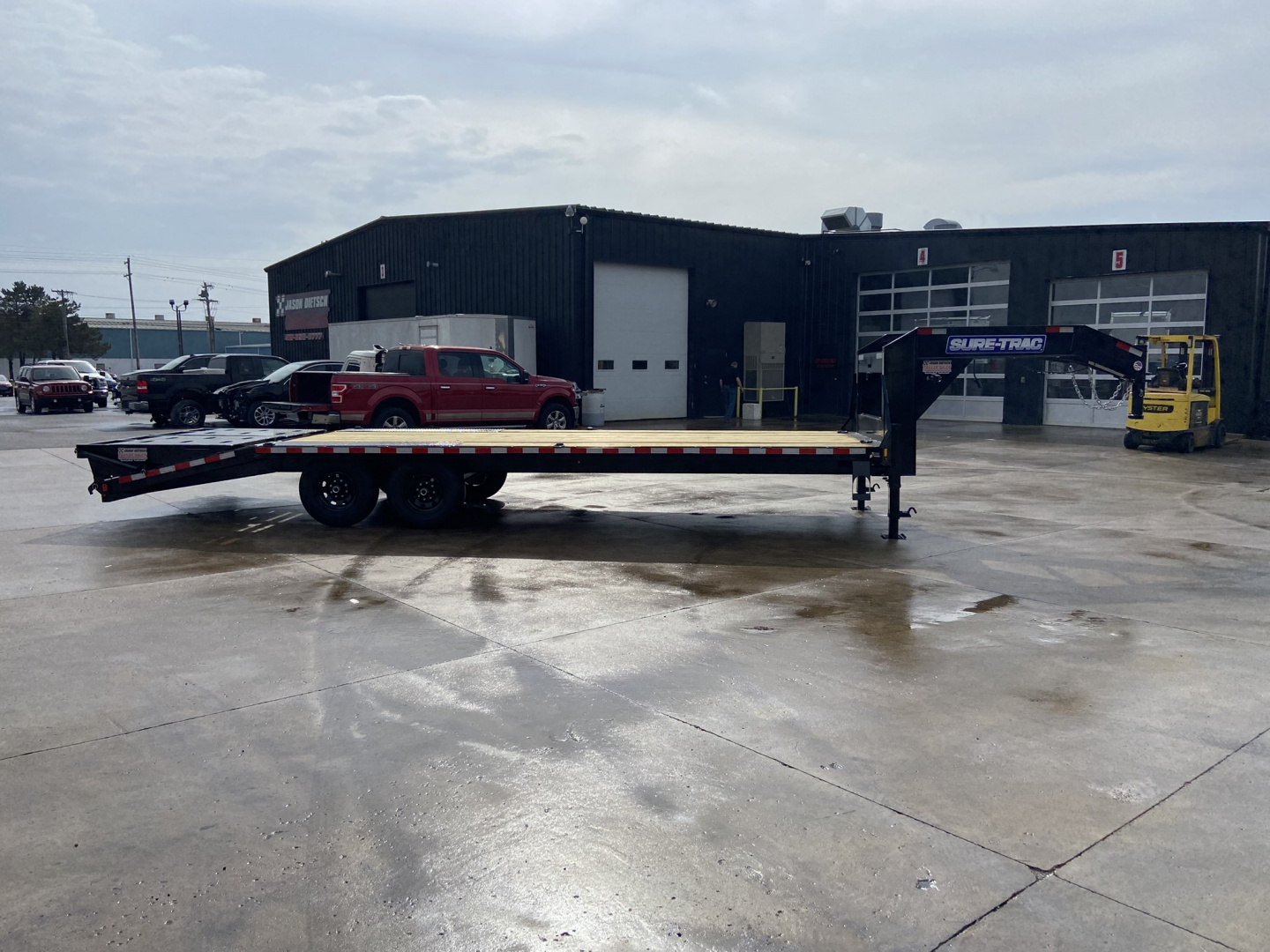 New Sure-Trac 8.5X25 20+5 Equipment Trailer