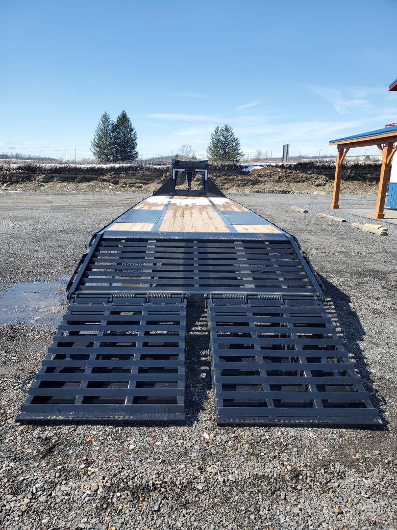 New 2026 Diamond C Trailers FMAX212 Gooseneck / 102"x32' / 25900 GVWR
