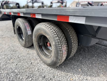 New 2026 Lamar Trailers 102X32 GOOSENECK 24K GVWR (MEGA RAMPS) Flatbed Trailer