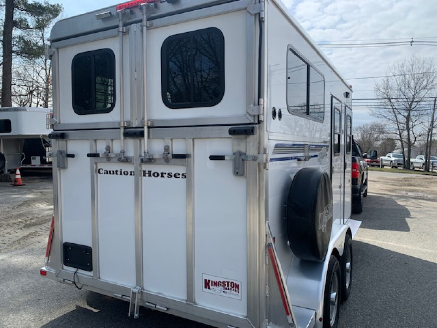 Used 2022 Kingston Trailers 2h d/room Horse Trailer Classic Elite