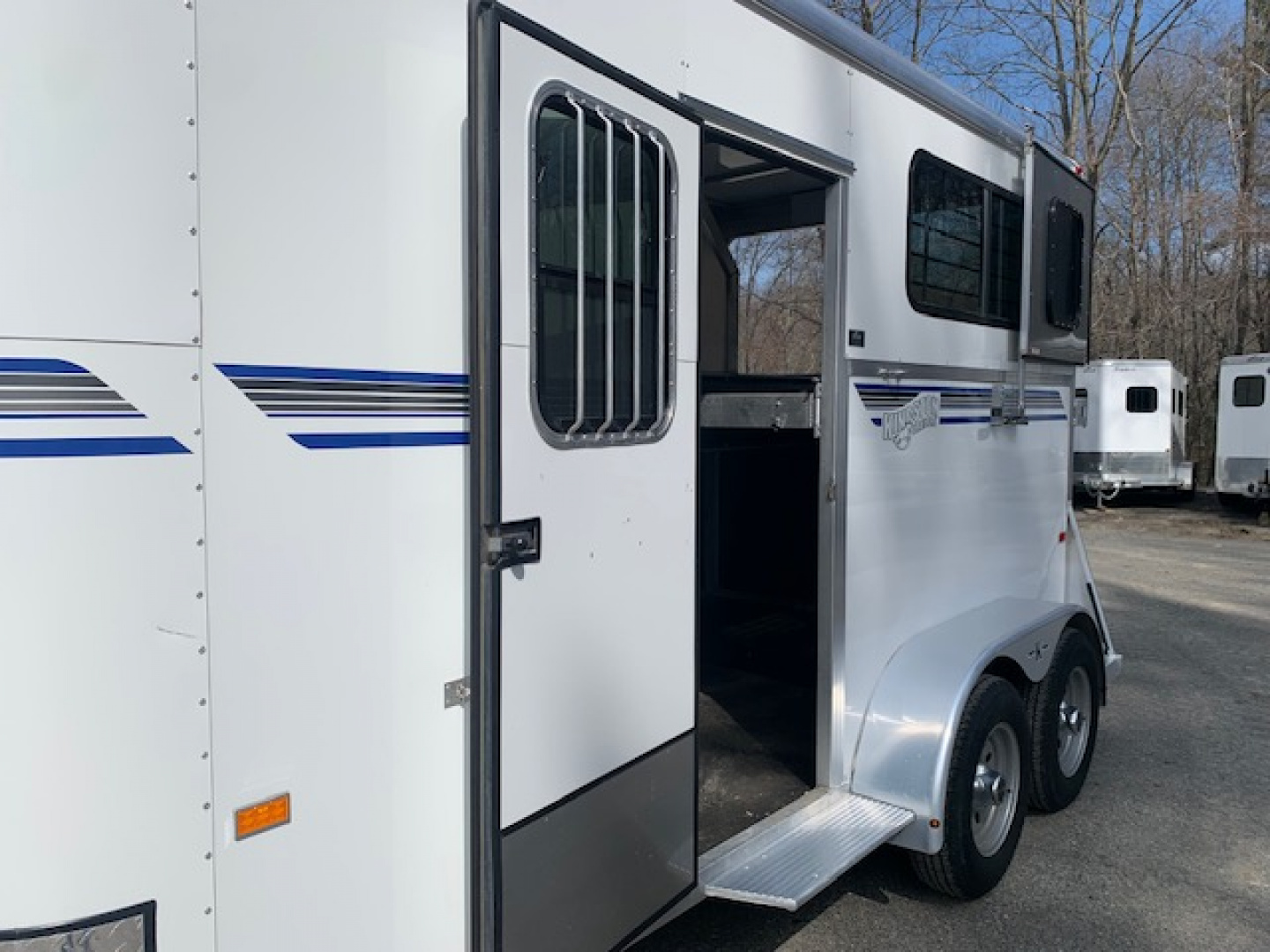 Used 2022 Kingston Trailers 2h d/room Horse Trailer Classic Elite
