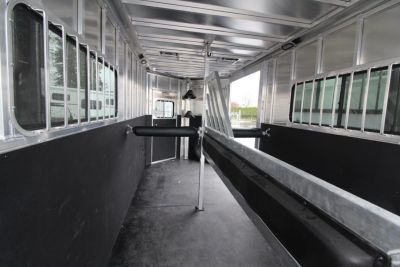 New 2026 Frontier Fast Track 2 Horse WB Straight Load Trailer