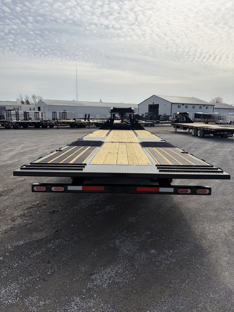 New 2026 Diamond C Trailers FMAX212L32X102HDT (32' X 102") 25.9K (Pacesetter Ed.) Hydraulic Dovetail Flatbed Trailer