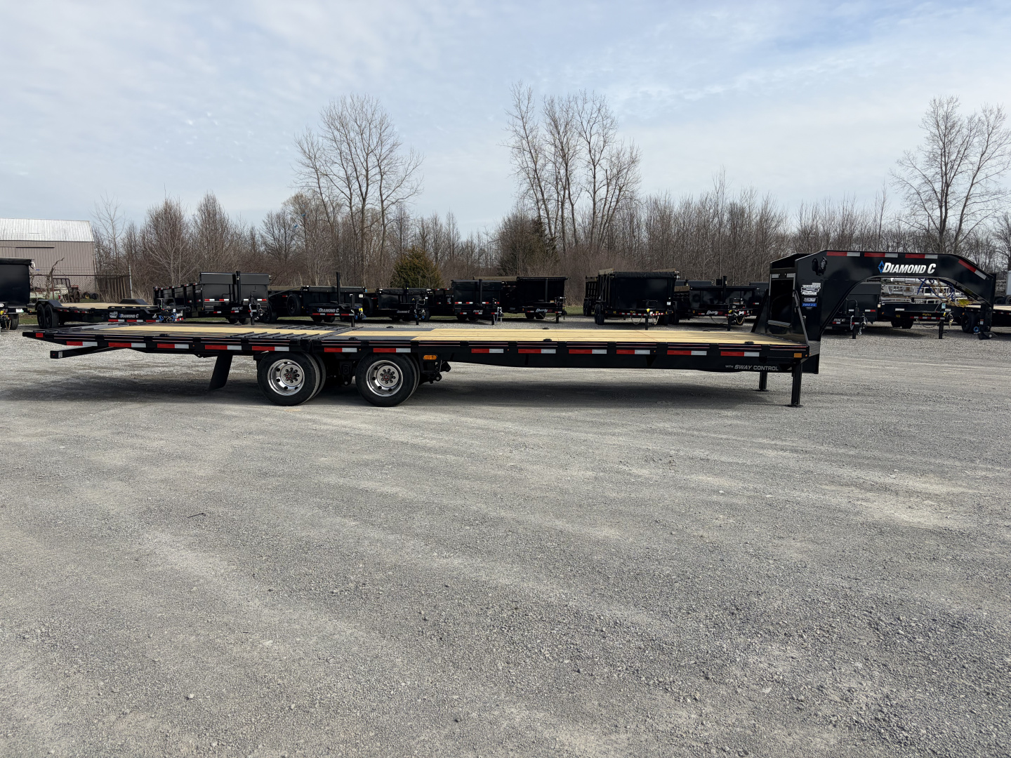 New 2026 Diamond C Trailers FMAX212L32X102HDT (32' X 102") 25.9K (Pacesetter Ed.) Hydraulic Dovetail Flatbed Trailer