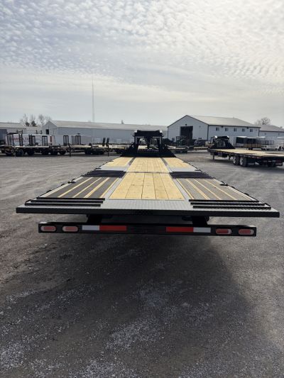 New 2026 Diamond C Trailers FMAX212L32X102HDT (32' X 102") 25.9K (Pacesetter Ed.) Hydraulic Dovetail Flatbed Trailer