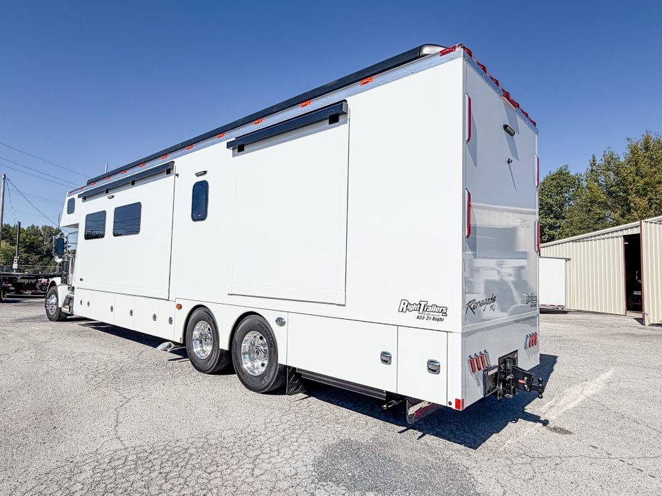 New 2027 Renegade RV Motorhome Peterbilt 589 Class C 45CME - 1.5 Bathrooms