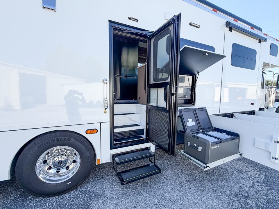 New 2027 Renegade RV Motorhome Peterbilt 589 Class C 45CME - 1.5 Bathrooms