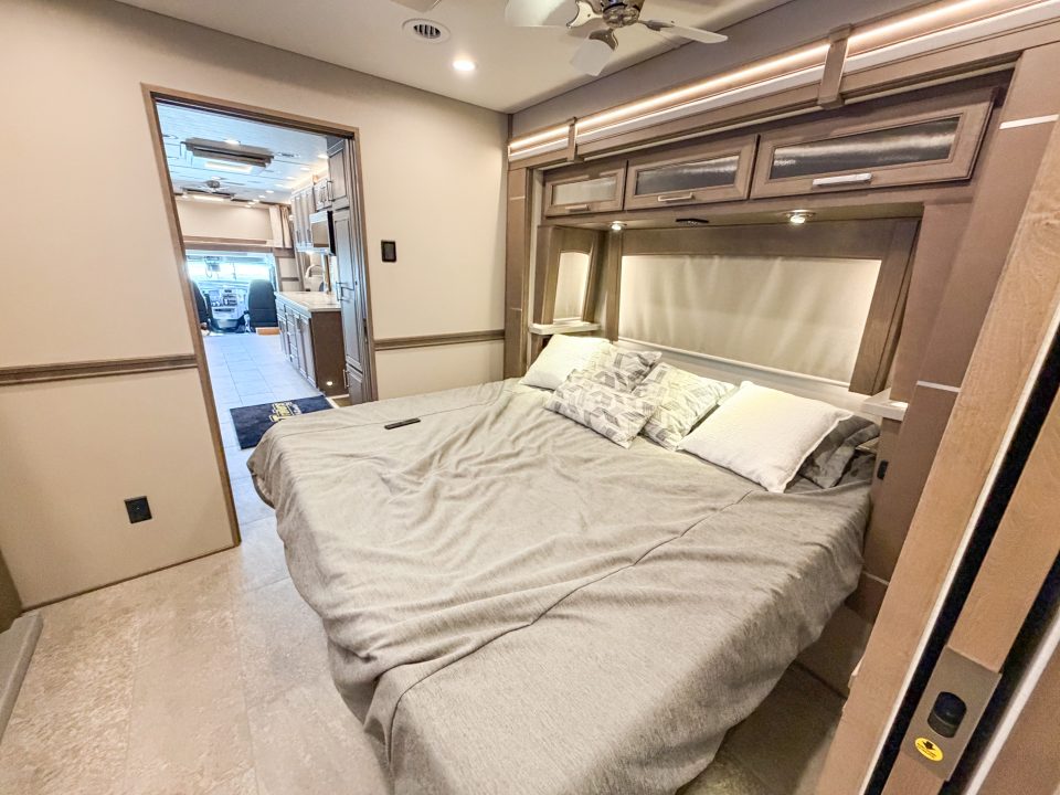 New 2027 Renegade RV Motorhome Peterbilt 589 Class C 45CME - 1.5 Bathrooms