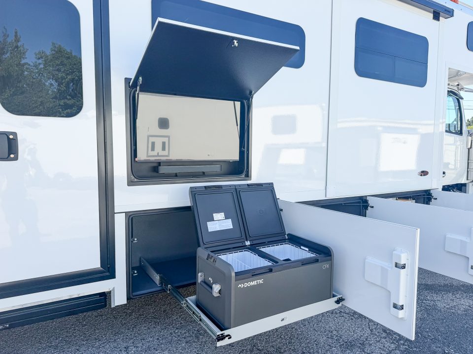 New 2027 Renegade RV Motorhome Peterbilt 589 Class C 45CME - 1.5 Bathrooms