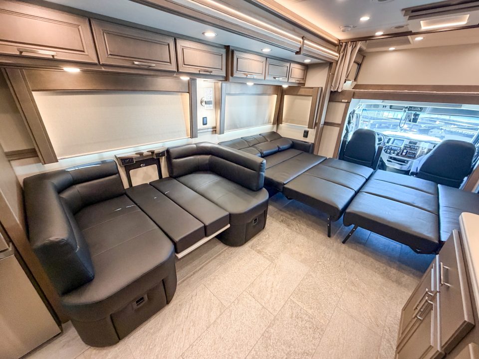 New 2027 Renegade RV Motorhome Peterbilt 589 Class C 45CME - 1.5 Bathrooms