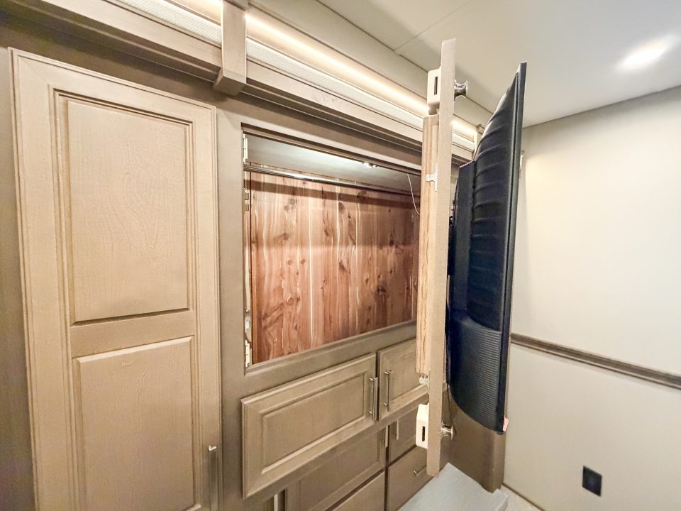 New 2027 Renegade RV Motorhome Peterbilt 589 Class C 45CME - 1.5 Bathrooms