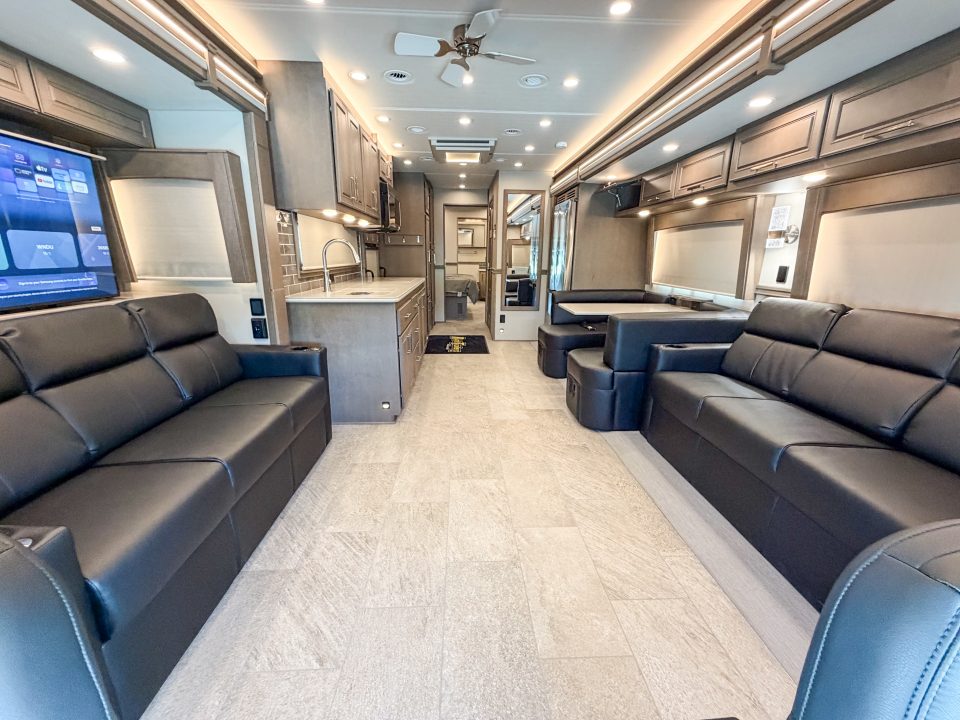New 2027 Renegade RV Motorhome Peterbilt 589 Class C 45CME - 1.5 Bathrooms