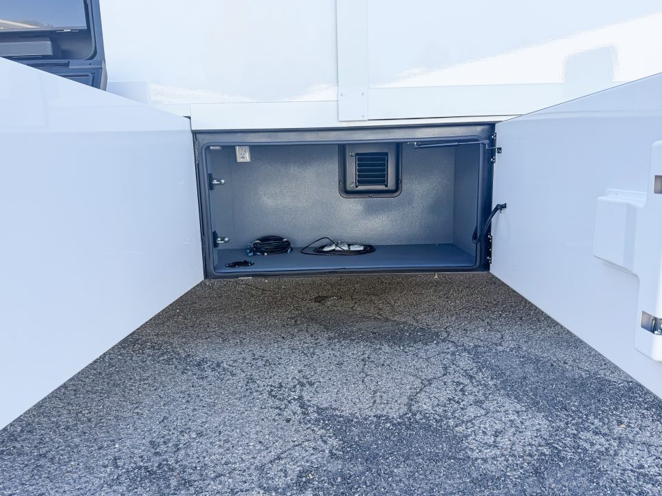 New 2027 Renegade RV Motorhome Peterbilt 589 Class C 45CME - 1.5 Bathrooms
