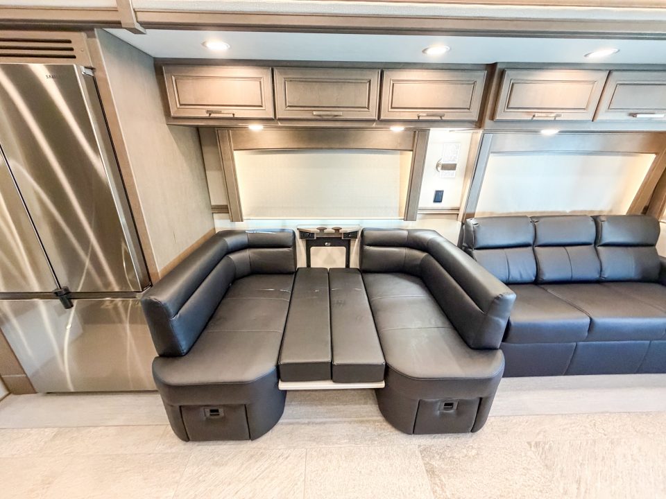 New 2027 Renegade RV Motorhome Peterbilt 589 Class C 45CME - 1.5 Bathrooms