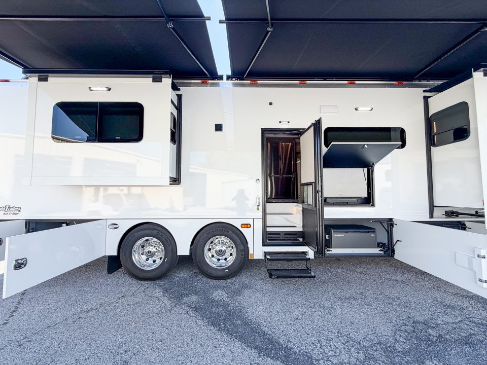 New 2027 Renegade RV Motorhome Peterbilt 589 Class C 45CME - 1.5 Bathrooms