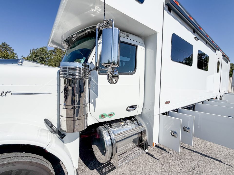 New 2027 Renegade RV Motorhome Peterbilt 589 Class C 45CME - 1.5 Bathrooms