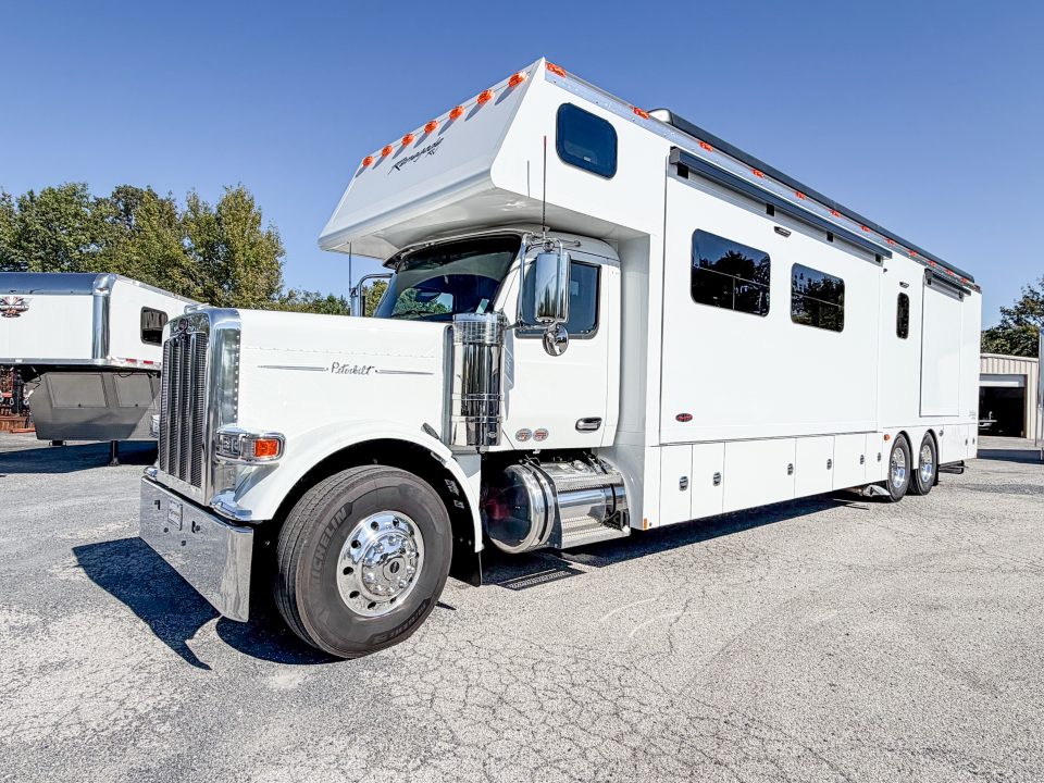 New 2027 Renegade RV Motorhome Peterbilt 589 Class C 45CME - 1.5 Bathrooms