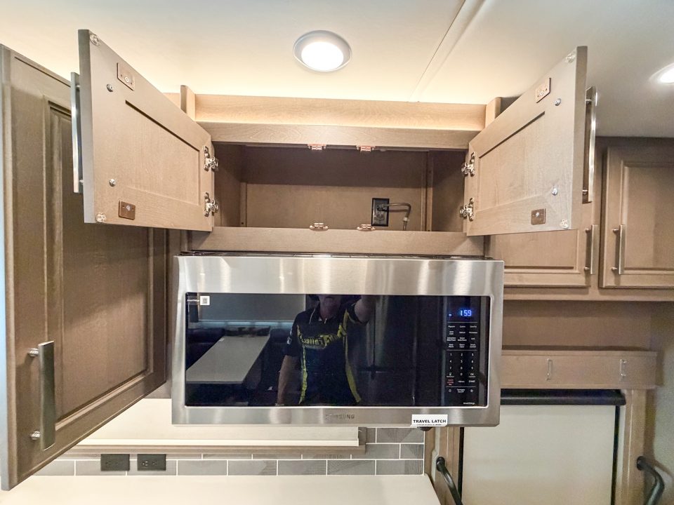New 2027 Renegade RV Motorhome Peterbilt 589 Class C 45CME - 1.5 Bathrooms