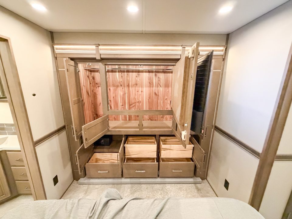 New 2027 Renegade RV Motorhome Peterbilt 589 Class C 45CME - 1.5 Bathrooms
