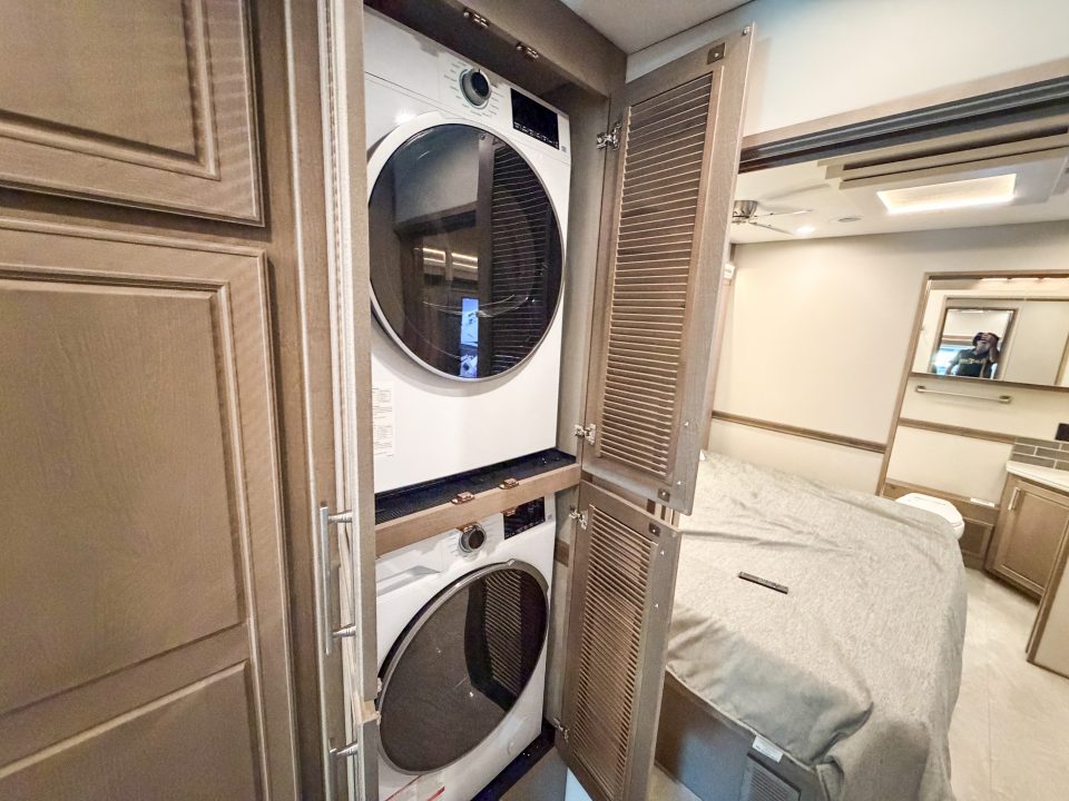 New 2027 Renegade RV Motorhome Peterbilt 589 Class C 45CME - 1.5 Bathrooms