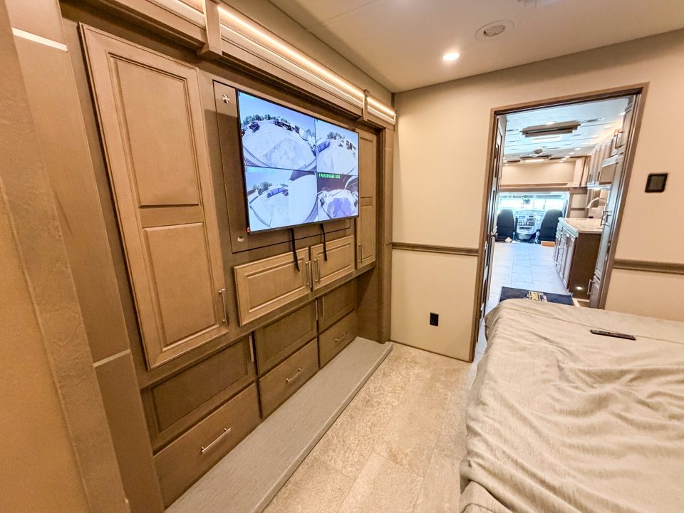 New 2027 Renegade RV Motorhome Peterbilt 589 Class C 45CME - 1.5 Bathrooms
