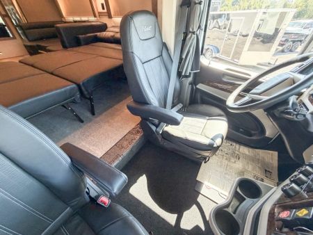 New 2027 Renegade RV Motorhome Peterbilt 589 Class C 45CME - 1.5 Bathrooms
