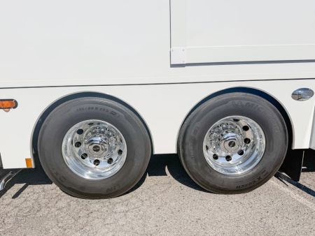 New 2027 Renegade RV Motorhome Peterbilt 589 Class C 45CME - 1.5 Bathrooms