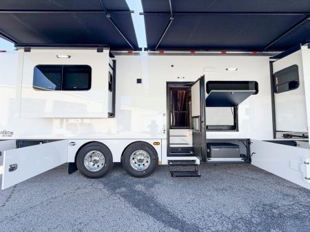 New 2027 Renegade RV Motorhome Peterbilt 589 Class C 45CME - 1.5 Bathrooms