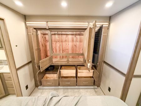 New 2027 Renegade RV Motorhome Peterbilt 589 Class C 45CME - 1.5 Bathrooms