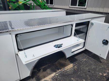 New 2026 CM Truck Beds CMG 134/94VVSSMLG2M